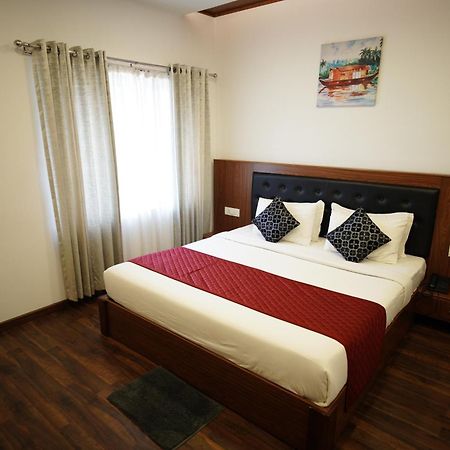Four N Square Residency Hotel Palakkad Exterior photo