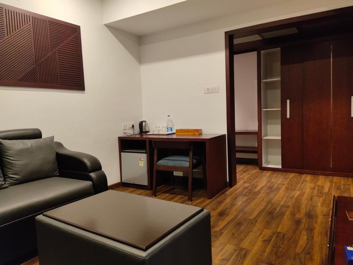 Four N Square Residency Hotel Palakkad Exterior photo