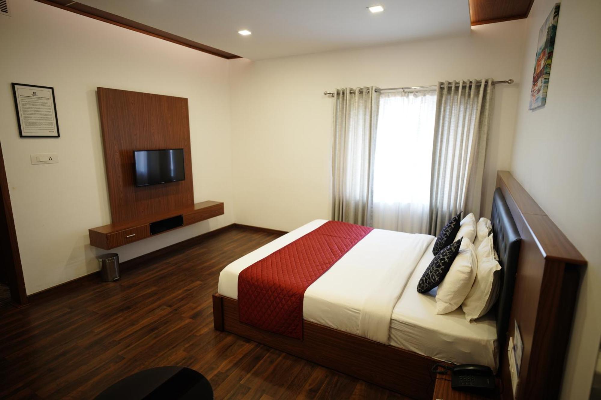 Four N Square Residency Hotel Palakkad Exterior photo