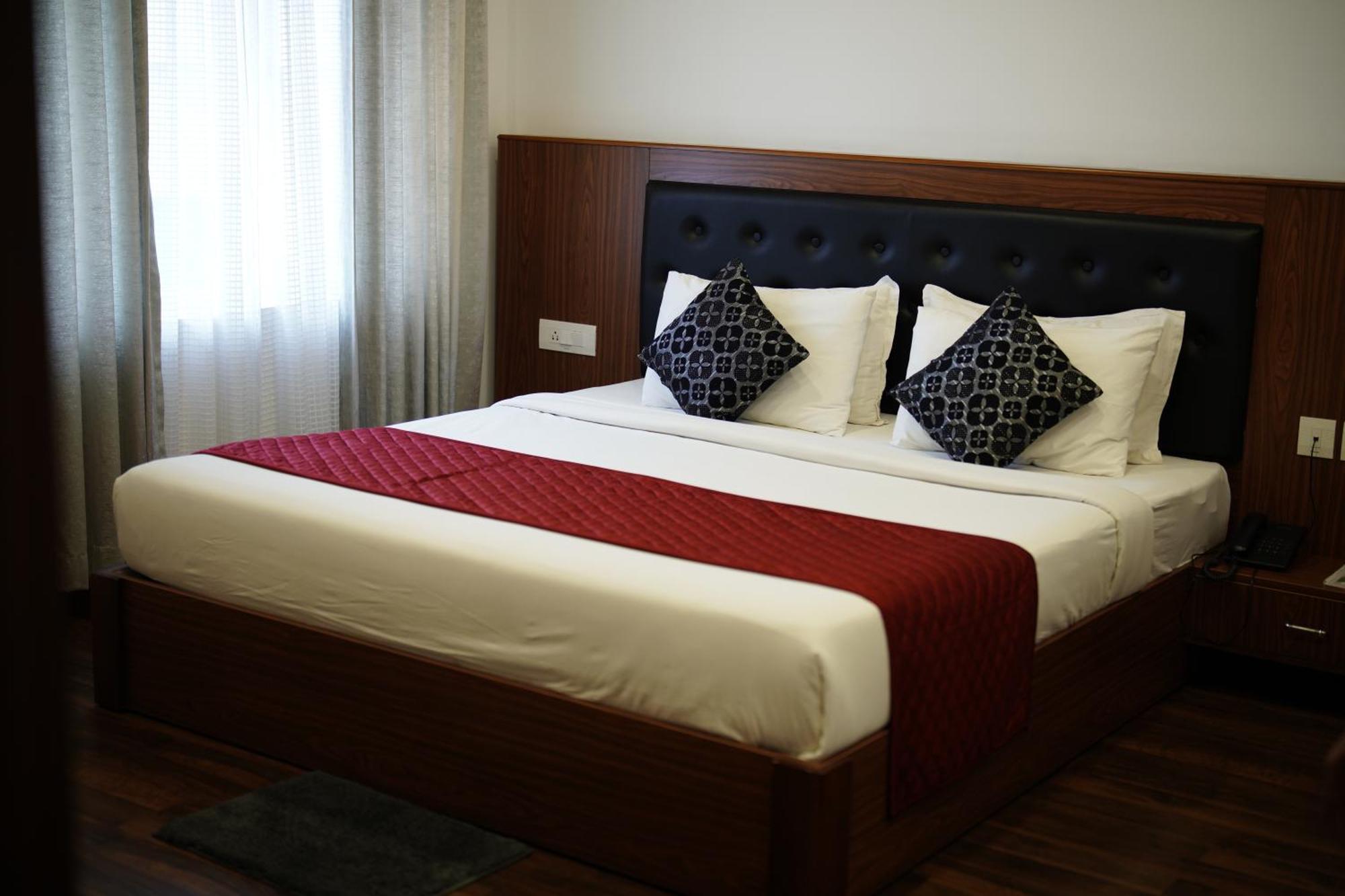 Four N Square Residency Hotel Palakkad Exterior photo
