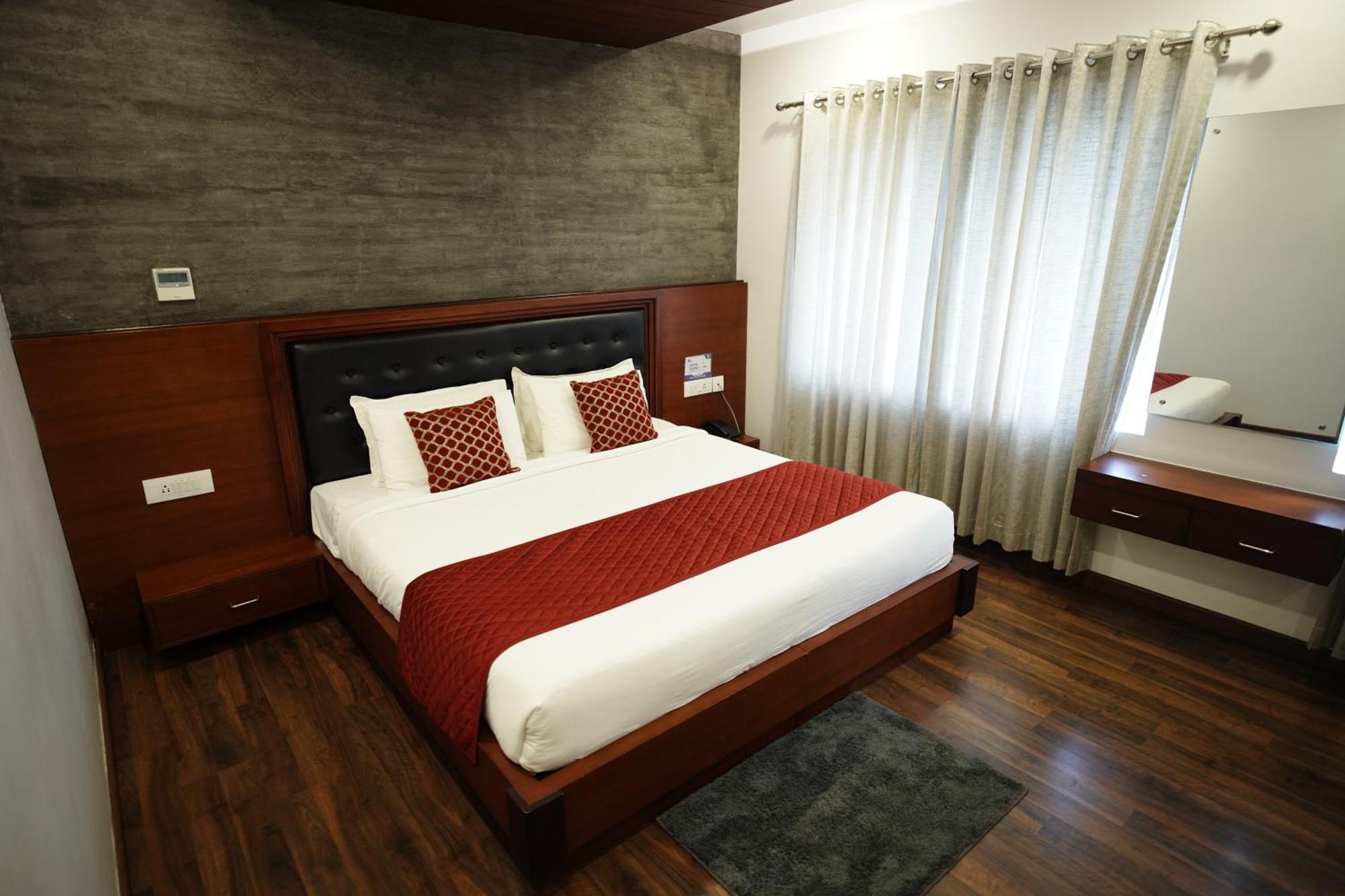 Four N Square Residency Hotel Palakkad Exterior photo