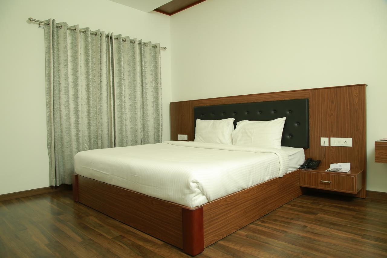 Four N Square Residency Hotel Palakkad Exterior photo