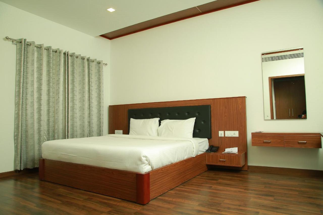 Four N Square Residency Hotel Palakkad Exterior photo